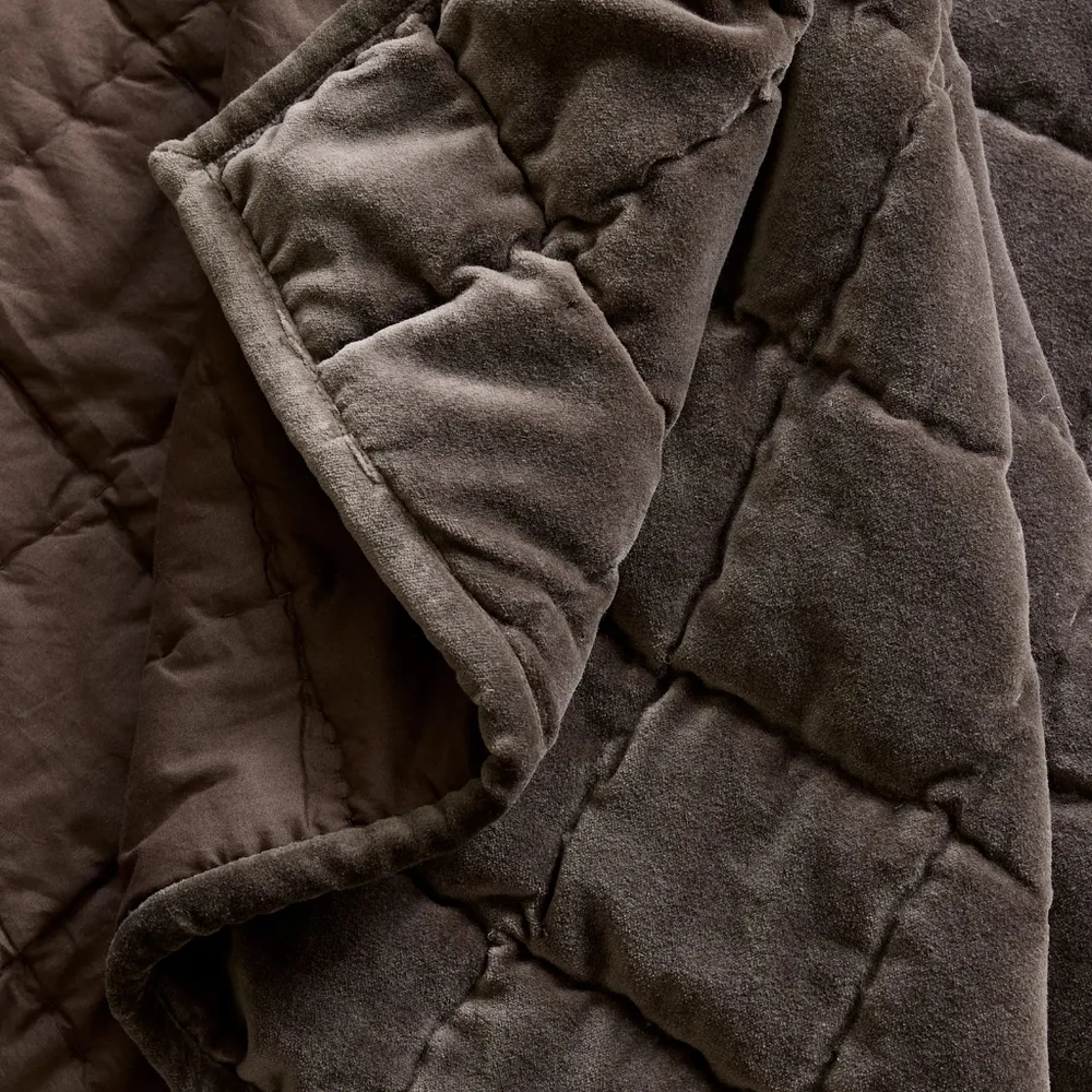 Quince Cotton Velvet Quilt In Greystone Full/Queen